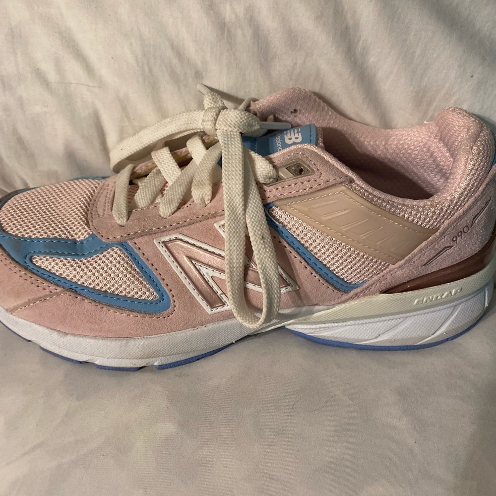 New balance girls sneakers light pink and baby blue size 4.5